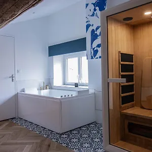Saphir - Jacuzzi & Sauna , Saint-Etienne (Loire) France